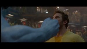 Грут и Ракета входят в хату Стражи галактики