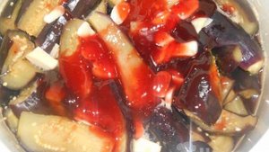 Баклажаны с кетчупом и чесноком