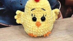 Плюшевый цыпленок. Амигуруми схема вязания крючком. Мягкая игрушка. Мастер класс.