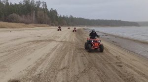 На четырёх квадроциклах по берегу моря.