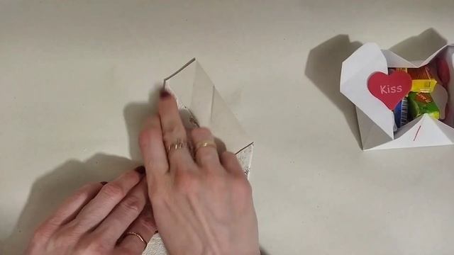 не выбрасывать куски обоев!!! красивая коробочка оригами из обоев за пару минут. mini box смотреть онлайн