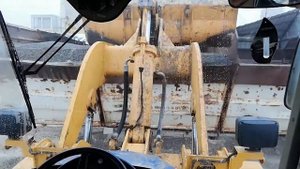 Работа на фронтальном погрузчике из нутри кабины