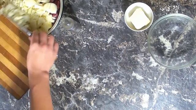 Дрожжевой пирог с мясом и картошкой