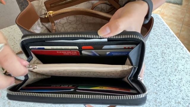 What’s in my CALVIN KLEIN bag? Handbag For Women смотреть онлайн