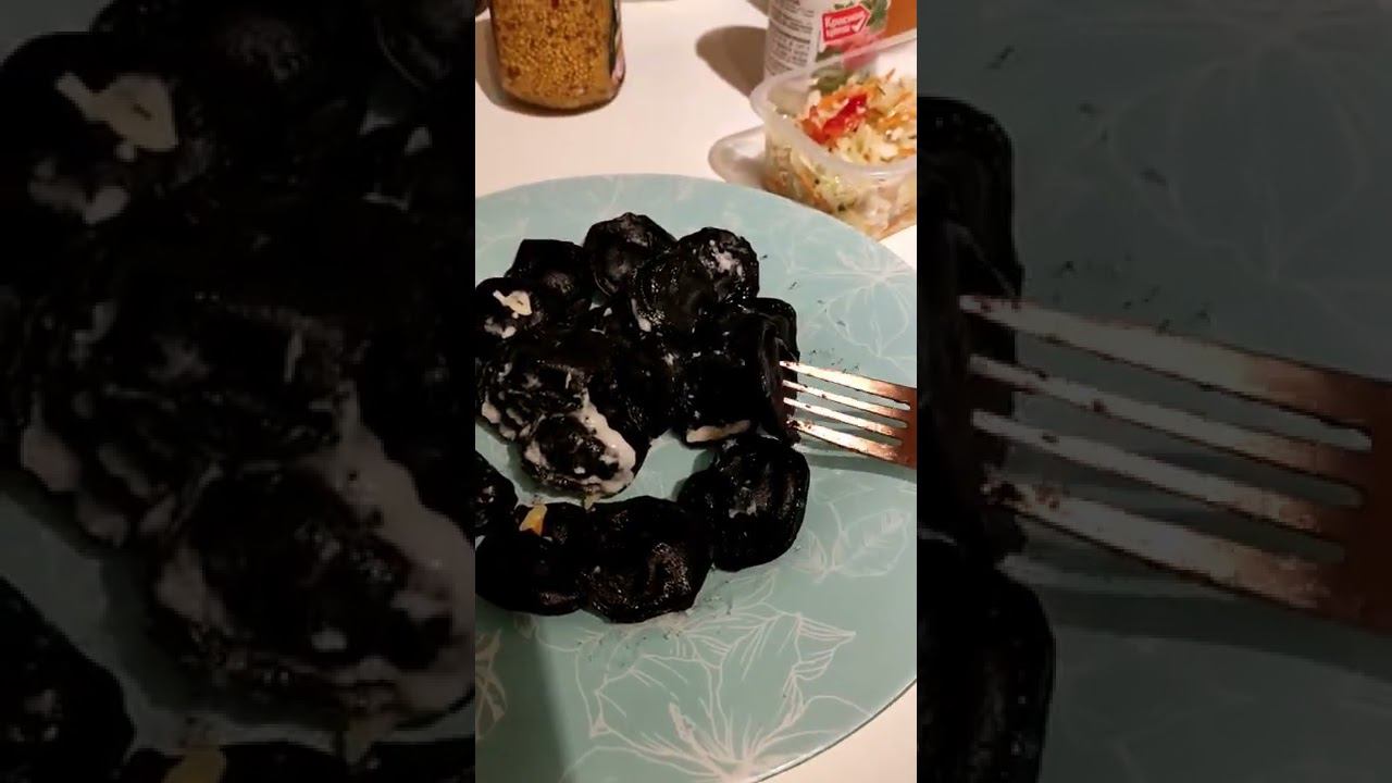 Черные пельмени