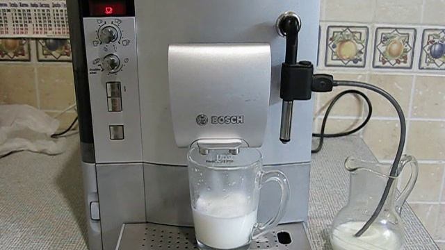 Кофемашина Bosch VeroCafe latte приготовление капучино. смотреть онлайн