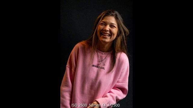 PHOTOSESSION ON A BLACK BACKGROUND | SONY A7C + Carl Zeiss TE 16-70mm f4 | Constant Lights смотреть онлайн