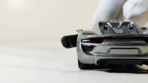 Модель автомобиля PORSCHE 918 spyder в масштабе 1:32