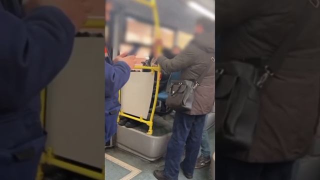 Любопытный культурный обмен произошёл в Петербурге в автобусе