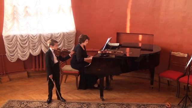 Alfred Schnittke. Menuet. MaximVasillev, 7years. смотреть онлайн