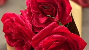 Розы из Гофрированной Бумаги   #розы #букетизконфет #розыизгофрированнойбумаги
