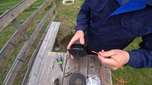 Как заправить леску в катушку триммера