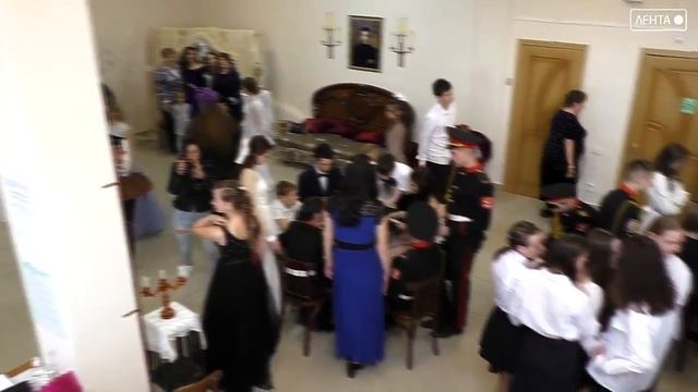 И блеск, и шум, и говор бала. В Артёме прошёл пушкинский бал.