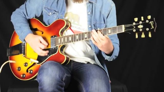 1969 Gibson ES 335 смотреть онлайн
