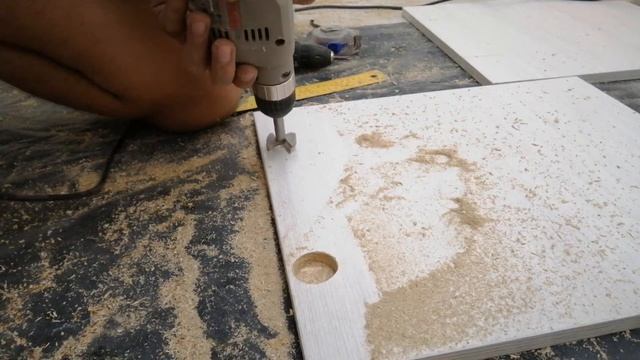 Как легко и быстро установить мебельные петли! Сверление и установка петель своими руками! смотреть онлайн