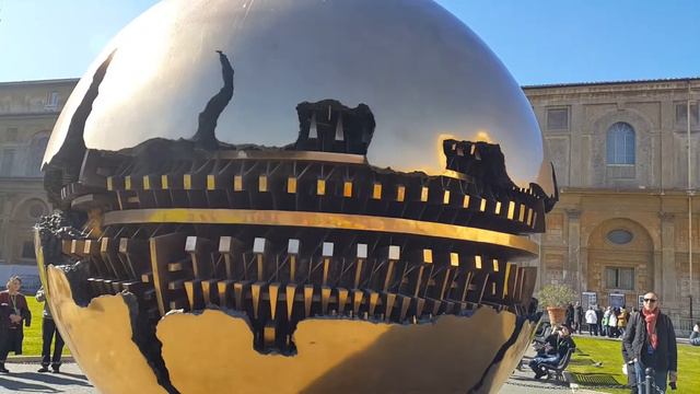 шар крутит в Ватикане смотреть онлайн