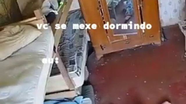 упал с кровати смотреть онлайн