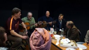 к печи поленья поднеси