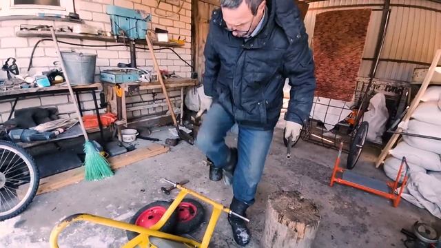 Распространенная проблема садоводов, ремонт тачки.