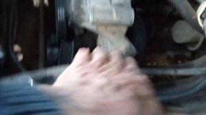 Волга 31105. Заменил патрубок помпы.