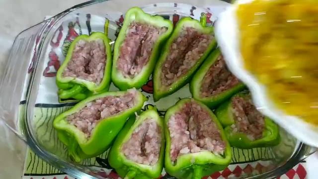 Фаршированный перец в сливочно-сметанном соусе.