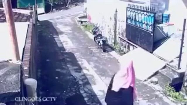 Махнула сумку на мопед... смотреть онлайн