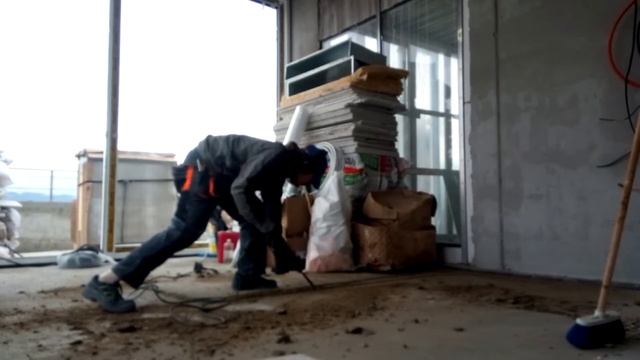 Штробление полусухой стяжки