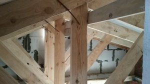 "Ласточкин хвост"в несущей кровельной системе.