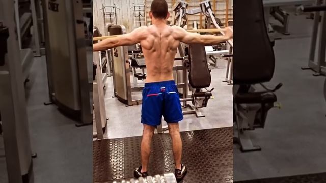 Тренировка спины со жгутом gymgymmotivationfitness фитнес тренажёрныйзалsportssportathletea