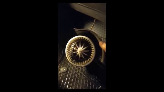 Замена мотора печи на Volkswagen Touareg. смотреть онлайн