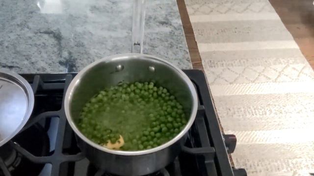 Recipe: Braised Peas with Egg Yolks