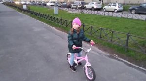 Учимся держать равновесие на велосипеде