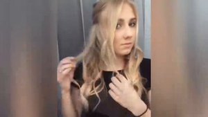 Прическа на среднюю длину волос, трансформация локонов в хвост, прически для себя.