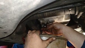 #002(4) замена фильтра(масла) в двигателе VW Touareg (BAC)