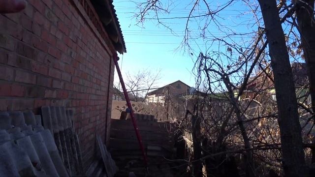 Строим дом своими руками. Обработка доски для чернового потолка. смотреть онлайн