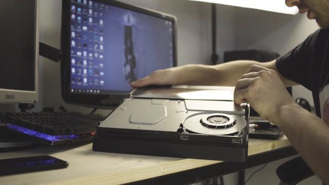 Чистим, пылисосим Консоль Playstation 4 Slim 500Gb смотреть онлайн