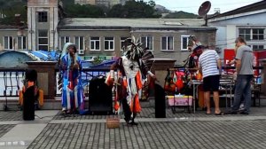 Индейцы в городе