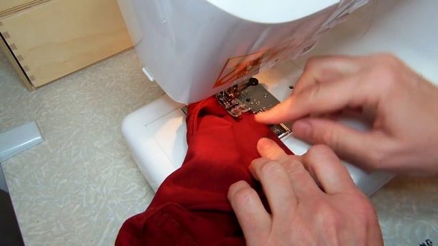 Превращаем брюки в шорты.