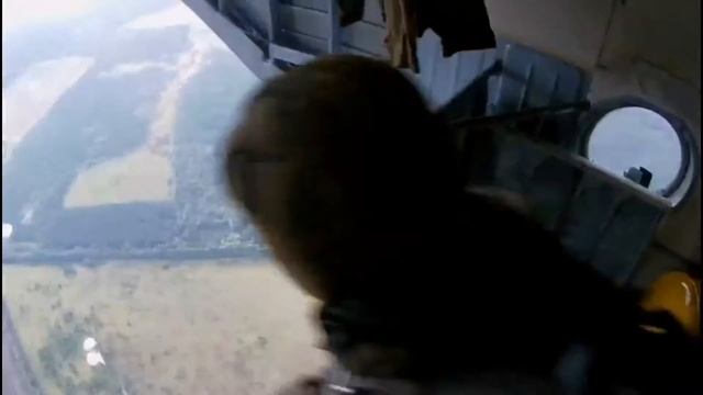 #ДШБ #КАПЧАГАЙ прыжки с вертолёта 10ый справа прыгнул и не собрал ноги выпускающии заметил смотреть онлайн