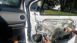 Toyota yaris 2014 разбор двери для смазки стеклоподъемника.