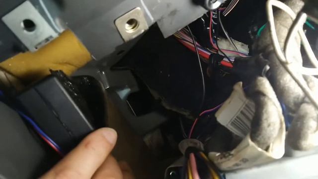 Замена замка капота и тросика капота на Фиат Альбеа смотреть онлайн