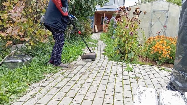 Осенняя уборка дорожки Готовимся к снегу смотреть онлайн