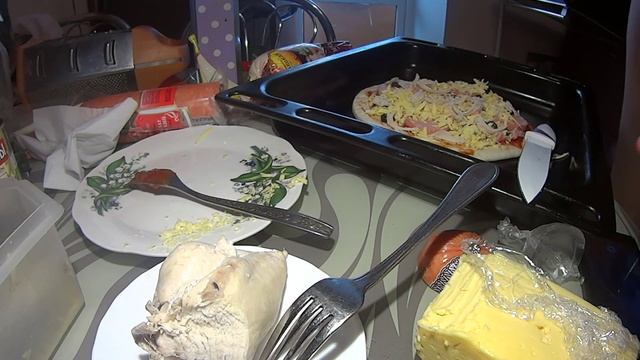 VLOG -_- ГоТоВиМ ПИЦЦУ, НОВАЯ СТРИЖКА, ПОТЕРЯЛСЯ во ВРЕМЕНИ {VkC} смотреть онлайн