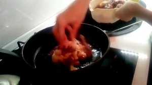 Жареная картошка с потрошками сердце, печень, желудок.