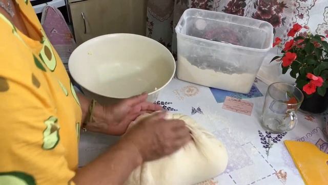 ПОНЧИКИ с начинкой! Рецепт мягких и вкусных пончиков!