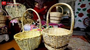 Production of products from birch bark. Изготовление изделий из бересты в Сибирском селе