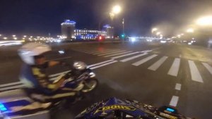 Погоня мотобат! Мотоциклист упал в овраг!