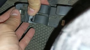 как снять кнопки блока стеклоподьëмника чтобы почистить подгоревшие контакты и смазать их