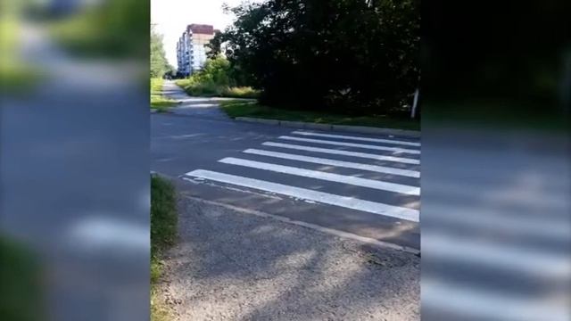 По газону ходить безопаснее? смотреть онлайн