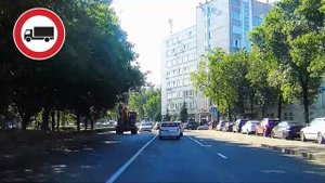Водители грузового транспорта игнорируют запрещающие знаки на путепроводе Металлистов в Витебске